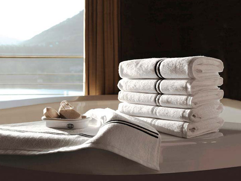 Luxury Interiors: Tailored solutions for elegant yacht furnishings and amenities